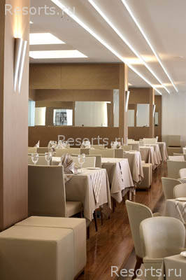 The Ixian Grand Hotel 21